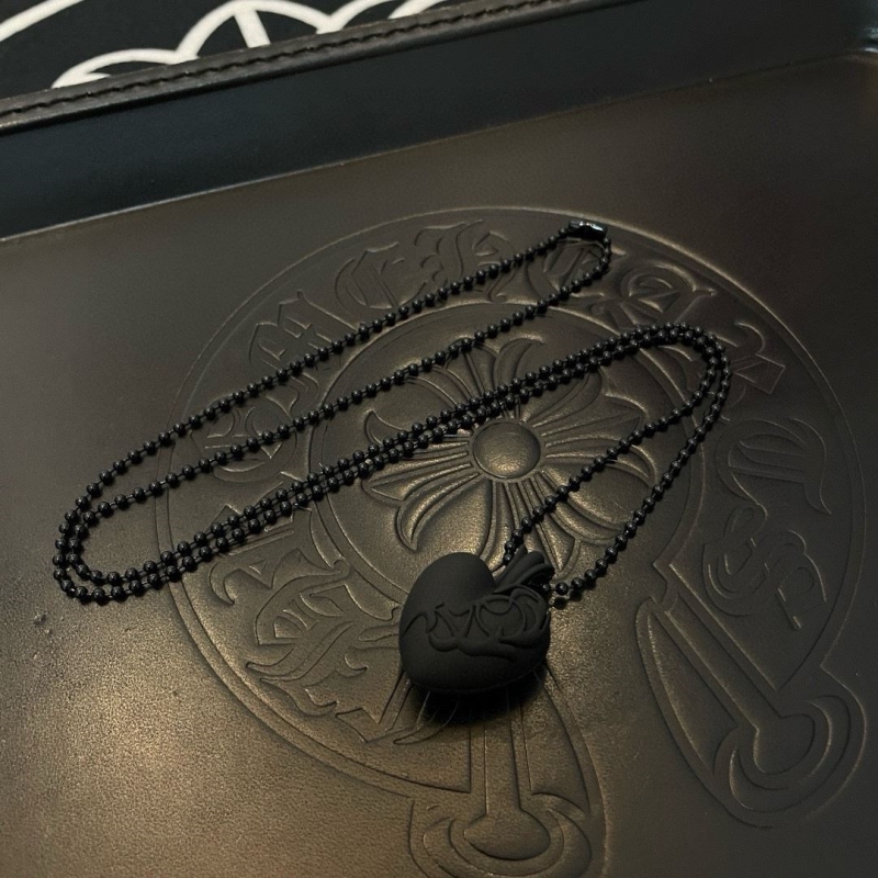 Ch*0me He**ts necklaces